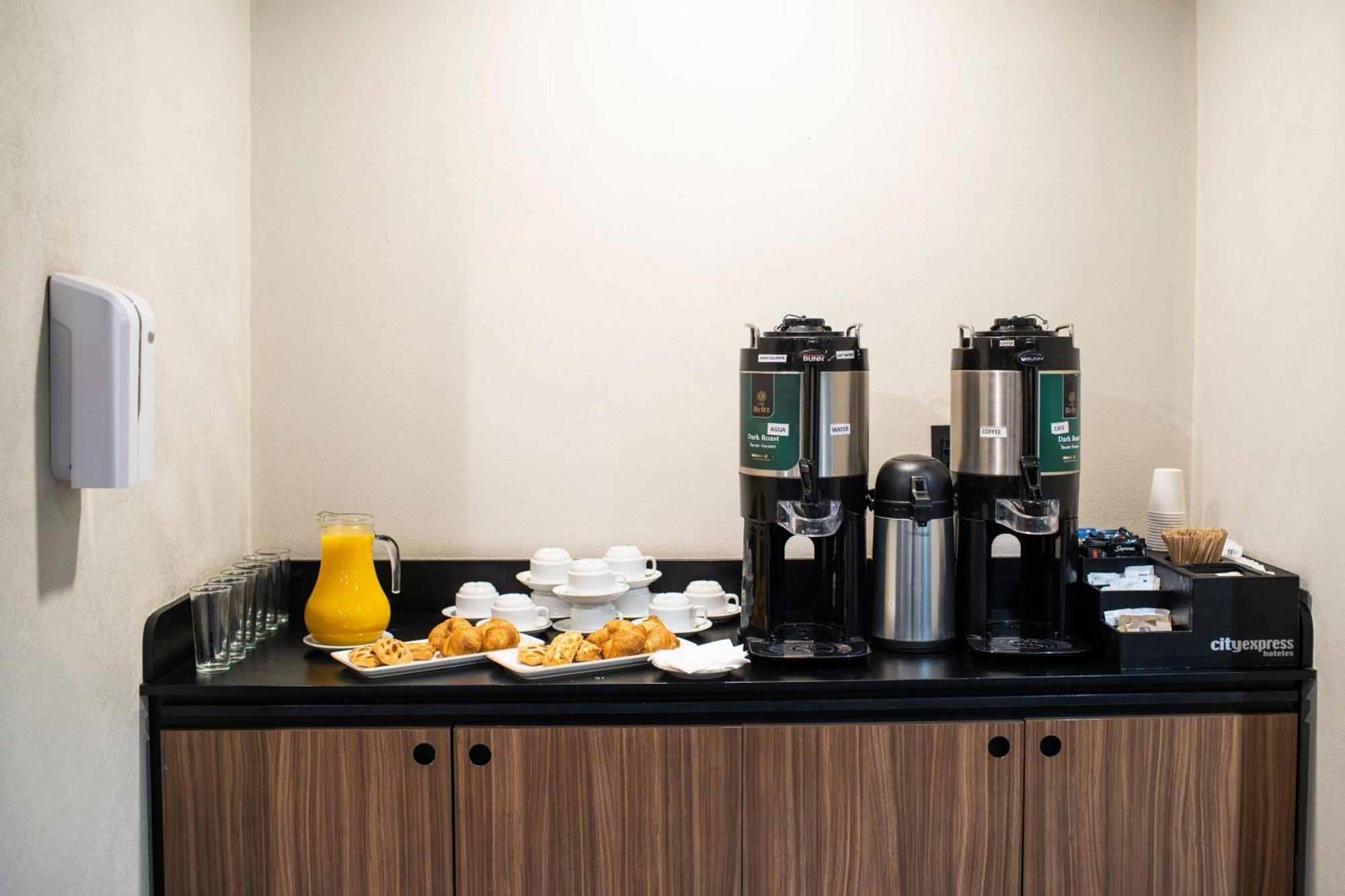 ซิตี้ เอ็กซ์เพรส ซานติอาโก แอโรปูร์โต ชิลี Hotel ภายนอก รูปภาพ
