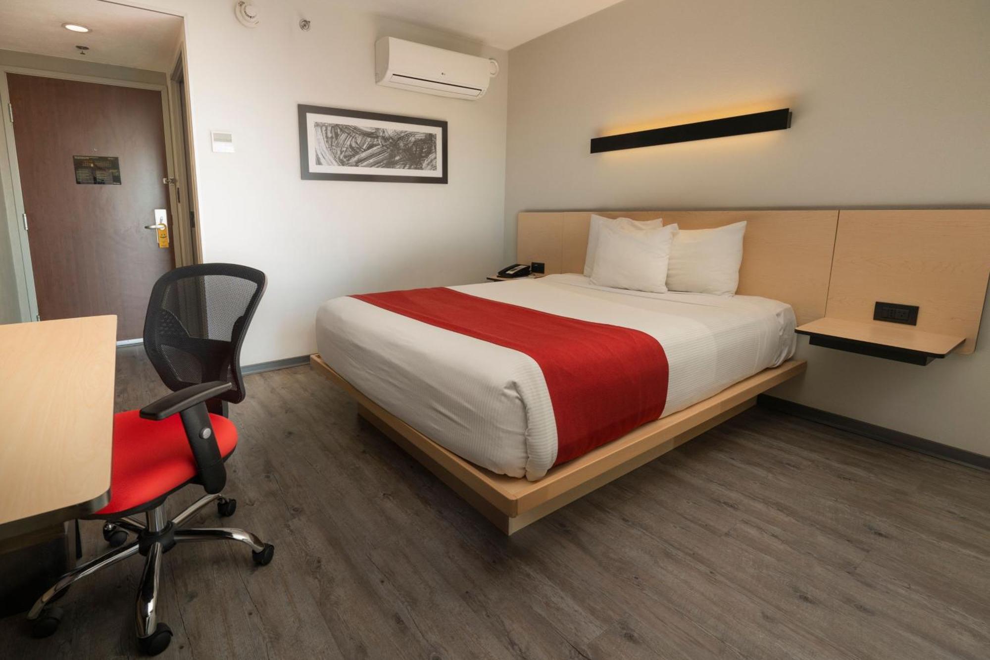 ซิตี้ เอ็กซ์เพรส ซานติอาโก แอโรปูร์โต ชิลี Hotel ภายนอก รูปภาพ
