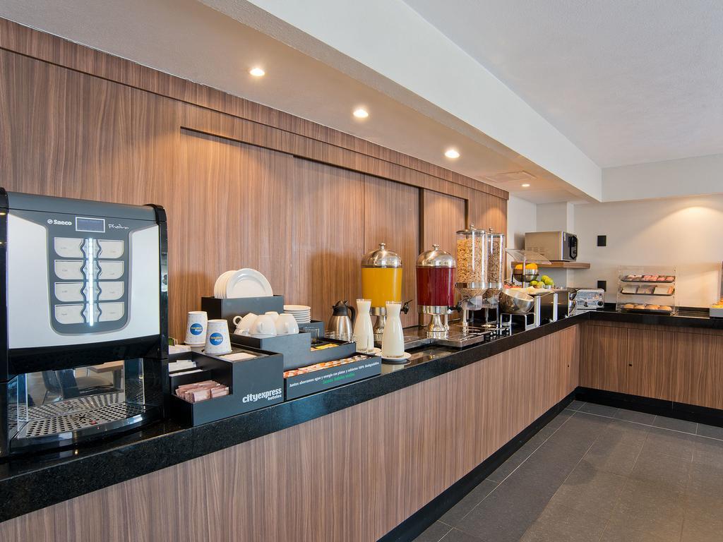 ซิตี้ เอ็กซ์เพรส ซานติอาโก แอโรปูร์โต ชิลี Hotel ภายนอก รูปภาพ