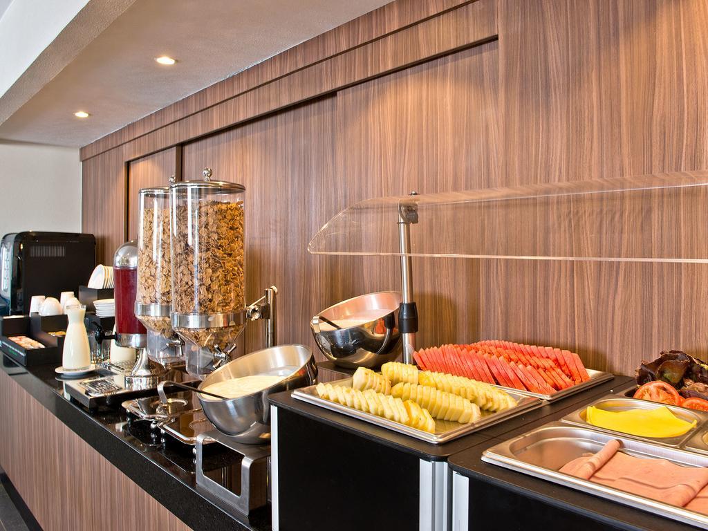 ซิตี้ เอ็กซ์เพรส ซานติอาโก แอโรปูร์โต ชิลี Hotel ภายนอก รูปภาพ